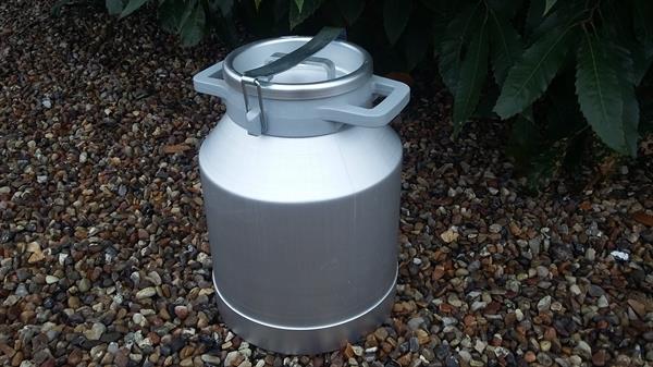 Mælkejunge med håndtag og låg, aluminium. 20 liter