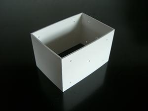 Juustomuotti rei'illä – muovimuotti juustonvalmistukseen, 14 × 9,5 × 9,5 cm