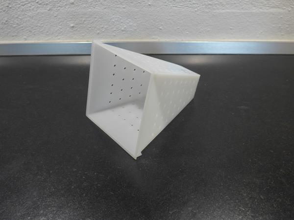 Pyramidinmuotoinen juustomuotti pienille homejuustoille